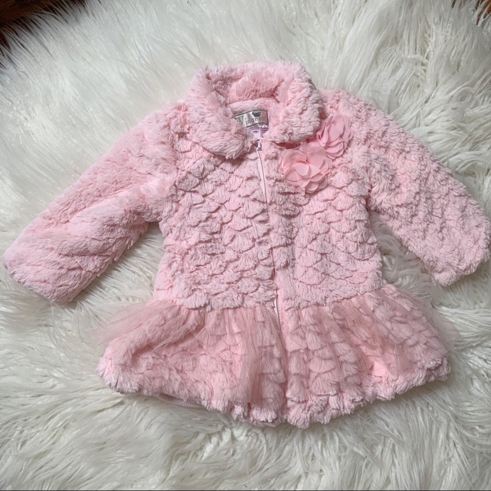 Plush and pretty pink coat 🌸🎀